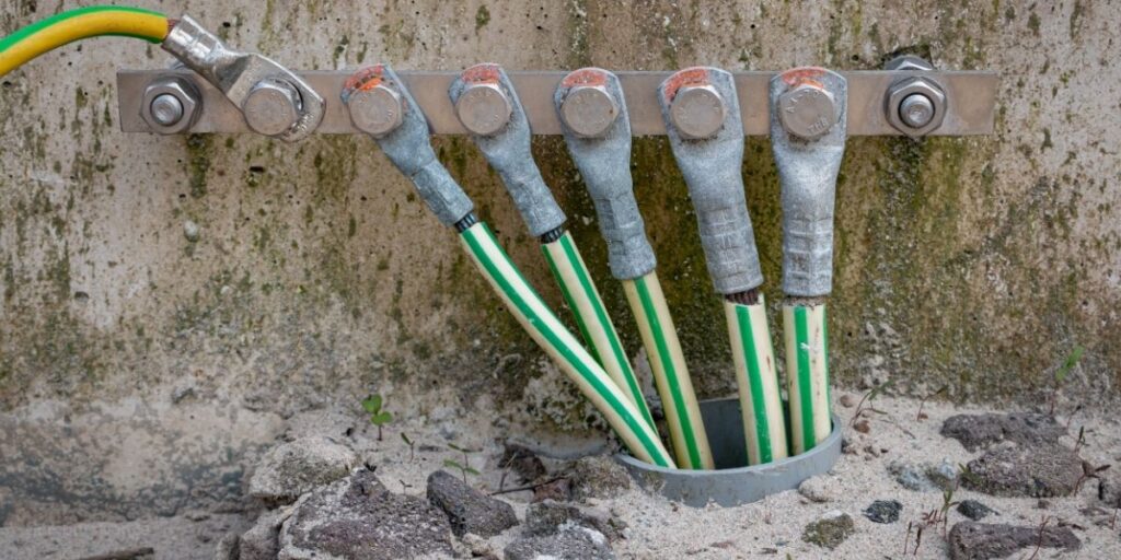 EARTHING (GROUNDING), POWER SYSTEM HARMONICS, AND POWER QUALITY